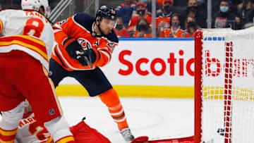 Edmonton Oilers Leon Draisaitl, #29, scores game winning goal against Calgary Flames Mandatory Credit: Perry Nelson-USA TODAY Sports