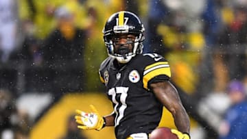 PITTSBURGH, PA - DECEMBER 17: Eli Rogers #17 of the Pittsburgh Steelers in action during the game against the New England Patriots at Heinz Field on December 17, 2017 in Pittsburgh, Pennsylvania. (Photo by Joe Sargent/Getty Images) *** Local Caption ***