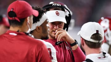 MIAMI, FL - DECEMBER 29: Head coach Lincoln Riley of the Oklahoma Sooners speaks to his team during the College Football Playoff Semifinal against the Alabama Crimson Tide at the Capital One Orange Bowl at Hard Rock Stadium on December 29, 2018 in Miami, Florida. (Photo by Mark Brown/Getty Images)