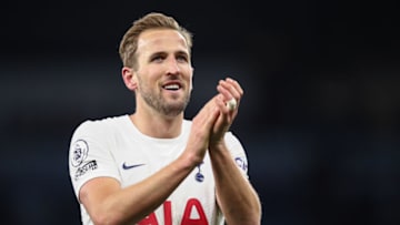 MANCHESTER, ENGLAND - FEBRUARY 19: Harry Kane of Tottenham Hotspur applauds at full time during the Premier League match between Manchester City and Tottenham Hotspur at Etihad Stadium on February 19, 2022 in Manchester, United Kingdom. (Photo by Robbie Jay Barratt - AMA/Getty Images)
