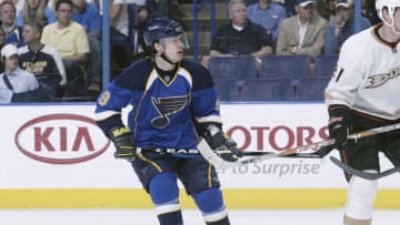 ST. LOUIS - APRIL 9: Paul Kariya