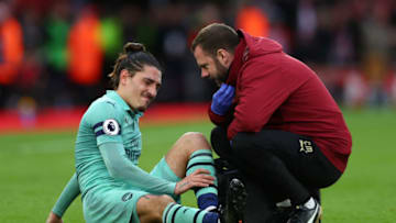 SOUTHAMPTON, ENGLAND - DECEMBER 16: Hector Bellerin of Arsenal receives medical treatment during the Premier League match between Southampton FC and Arsenal FC at St Mary's Stadium on December 16, 2018 in Southampton, United Kingdom. (Photo by Clive Rose/Getty Images)