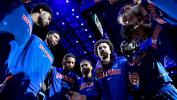 Detroit Pistons huddle (Photo by Nic Antaya/Getty Images)