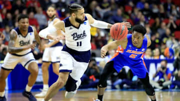 DES MOINES, IOWA - MARCH 21: Cody Martin #11 of the Nevada Wolf Pack battles for the ball with KeVaughn Allen #5 of the Florida Gators in the second half during the first round of the 2019 NCAA Men's Basketball Tournament at Wells Fargo Arena on March 21, 2019 in Des Moines, Iowa. (Photo by Andy Lyons/Getty Images)