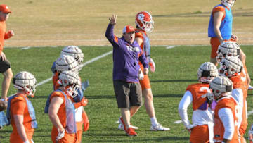 Clemson Defensive coordinator Wes Goodwin talks with players during Spring practice in Clemson, S.C. Wednesday, March 2, 2022.Clemson Spring Football Practice March 2