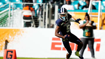 Auburn footballSep 4, 2022; Miami, Florida, US; Jackson State Tigers wide receiver Shane Hooks (5) scores a touchdown against the Florida A&M Rattlers during the second half at Hard Rock Stadium. Mandatory Credit: Rich Storry-USA TODAY Sports