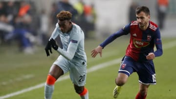 BUDAPEST, HUNGARY - DECEMBER 13: (l-r) Callum Hudson-Odoi of Chelsea FC fights for the ball with Boban Nikolov of Vidi FC during the UEFA Europa League Group Stage Match between Vidi FC and Chelsea FC at Ferencvaros Stadium on December 13, 2018 in Budapest, Hungary. (Photo by Laszlo Szirtesi/Getty Images)