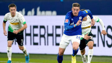 GELSENKIRCHEN, GERMANY - JANUARY 17: Bastian Oczipka of Schalke 04 during the German Bundesliga match between Schalke 04 v Borussia Monchengladbach at the Veltins Arena on January 17, 2020 in Gelsenkirchen Germany (Photo by Jeroen Meuwsen/Soccrates/Getty Images)