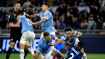 OLIMPICO STADIUM, ROMA, ITALY - 2021/10/16: Samir Handanovic and Denzel Dumfries of FC Internazionale, Ciro Immobile , Danilo Cataldi , Felipe Anderson and Sergej Milinkovic-Savic of SS Lazio argue after Felipe Anderson scored the goal of 2-1 during the Serie A football match between SS Lazio and FC Internazionale. SS Lazio won 3-1 over FC Internazionale. (Photo by Andrea Staccioli /Insidefoto/LightRocket via Getty Images)