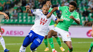 Idriss Saadi of Racing Strasbourg (L) Wesley Fofana of Saint-Étienne (R) (Photo by Marcio Machado/Getty Images)