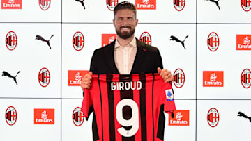 Olivier Giroud è il nuovo n°9 del Milan