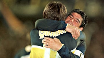 Los futbolistas que compartieron el equipo con Maradona su último partido en la Bombonera