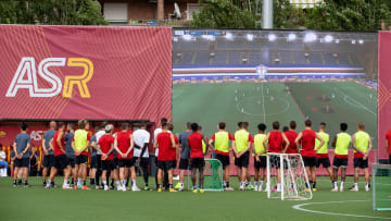 Il maxischermo fatto installare a Trigoria da Mourinho