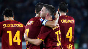 L'abbraccio tra Pellegrini e Veretout 