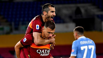 Henrikh Mkhitaryan abbraccia Edin Dzeko 