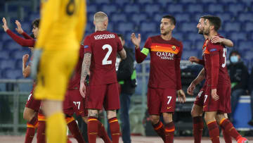 Pellegrini esulta dopo il gol in Europa League