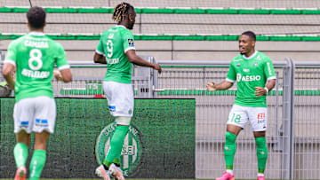 Arnaud Nordin célèbre son but.