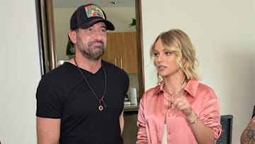 Laura Bozzo deberá indemnizar a Gabriel Soto e Irina Baeva en caso de perder  