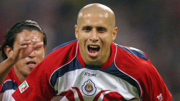 Adolfo Bautista celebra el gol que le metió al América en las semifinales del Apertura 2006.