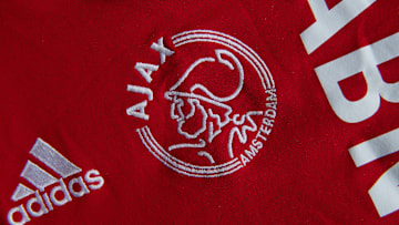 Ajax Amsterdam hat mit einem größeren Coronavirus-Ausbruch in der Mannschaft zu kämpfen