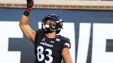 Cincinnati tight end Josiah Deguara