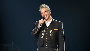 El cantante mexicano de música ranchera, baladas y pop latino, Alejandro Fernández, actualmente tiene 49 años