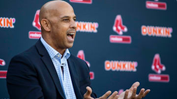 Cora regresa a la dirección de los Medias Rojas en el terreno en la temporada 2021 de la MLB