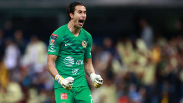 Oscar Jiménez atajando en América