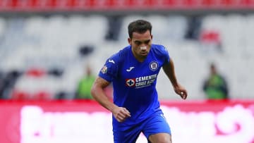 Adrián Aldrete, uno de los futbolistas que visitaron la playa