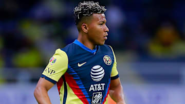 Roger Martinez jugando en el América