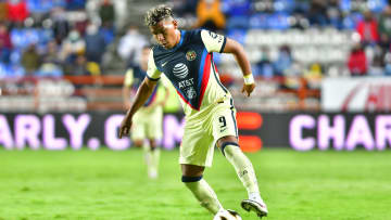 Roger Martinez jugando en el América