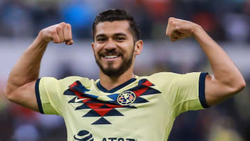 Henry Martin festeja un gol conseguido en un partido entre América y Querétaro.