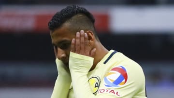 Cecilio Domínguez se lamenta en un partido entre América y Veracruz.