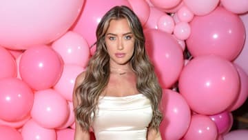 Anastasia "Stassie" Karanikolaou gets rid of lip filler.