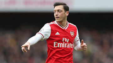Mesut Özil aspira a retirarse en la MLS