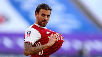 Dani Ceballos, sourire aux lèvres, va rester à Arsenal en prêt cette saison.
