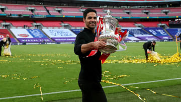 Arsenal manager Mikel Arteta with the FA Cup trophy