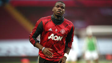 Paul Pogba à l'échauffement avant le match face à Aston Villa