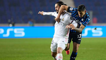 Mal wieder von Anfang an in einem Champions League-Spiel dabei: Isco (hier im Duell mit Atalantas Romero)