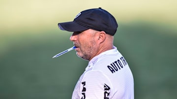 Zagueiro indicado por Sampaoli pode 'tirar vaga'  de Cazares no Atlético-MG.