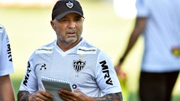 Atlético e Flamengo entram em acordo por transferência de meia-atacante Denílson Alves.