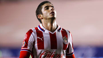 Isaác Brizuela se lamenta tras ser superado por Atlético San Luis.