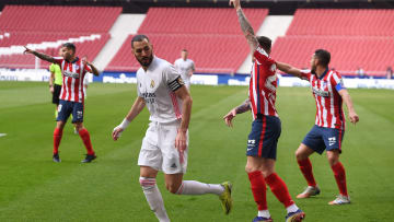 Benzema y jugadores del Atlético de Madrid