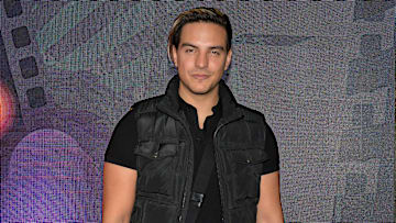 Vadhir Derbez sembró más dudas que certezas sobre la nueva relación de su hermana Aislinn