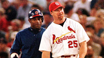La pelea entre Sosa y McGwire por el récord de jonrones en un año acaparó la atención de los fanáticos en 1998