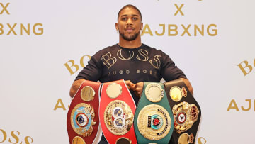 Anthony Joshua es el actual campeón mundial de peso pesado de la IBF, supercampeón de la WBA, campeón de la IBO y campeón de la WBO