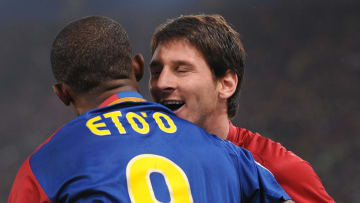 Barcelona's Argentinian Lionel Messi (R)