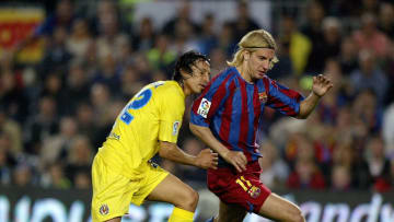 Barcelona's Maxi Lopez of Argentina (R)