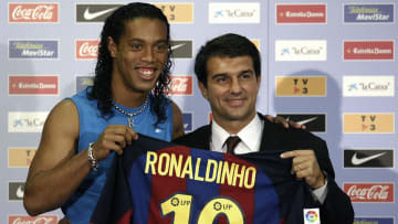 Laporta officialise l'arrivée de Ronaldinho