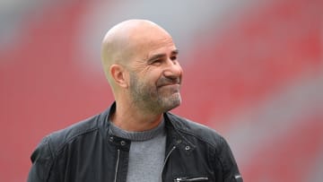 Hat gut lachen: Peter Bosz kann am Samstag einen großen Schritt in Richtung Königsklasse machen